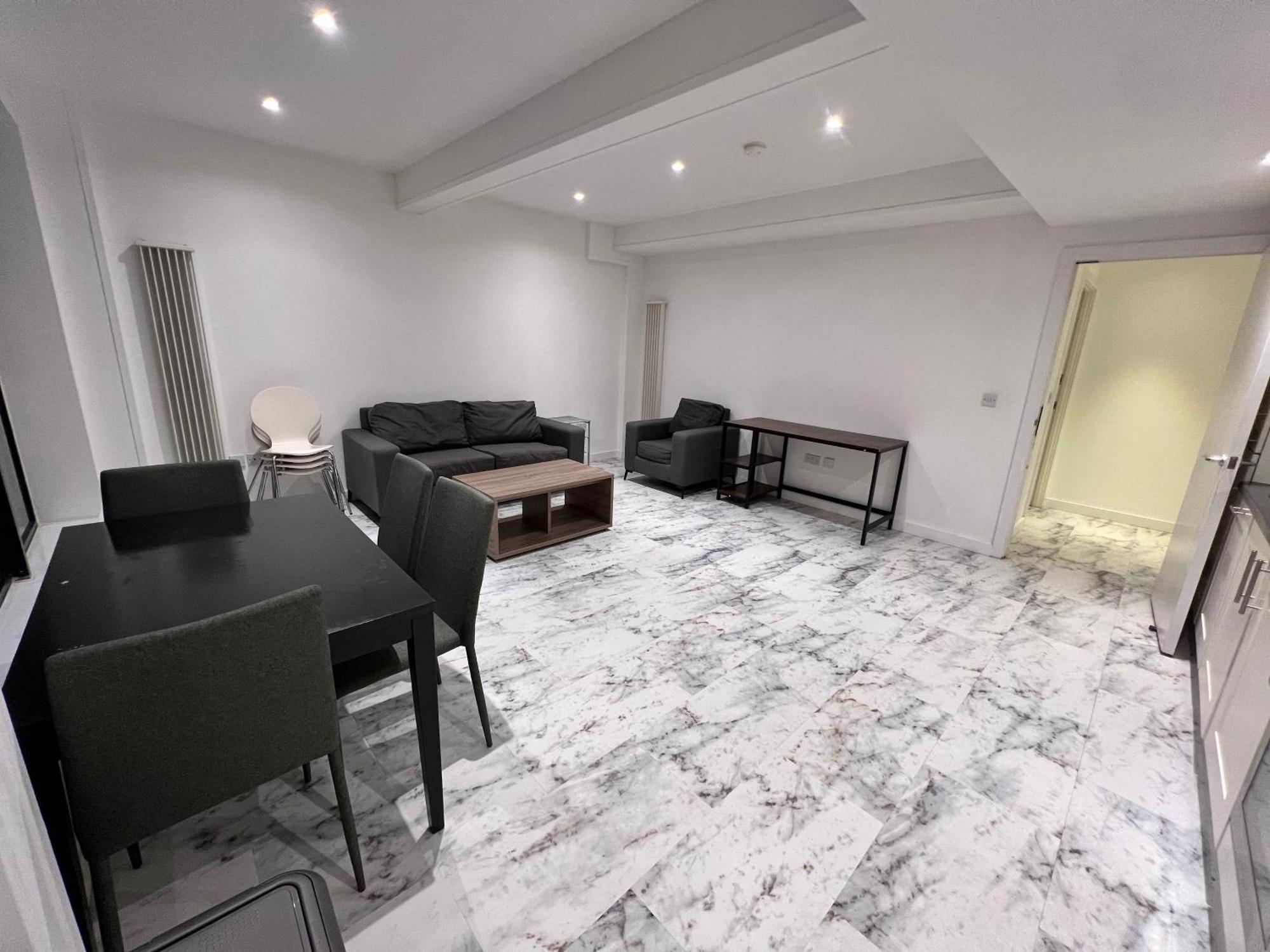 Deluxe Entire With 2x Bedrooms, 2x Bathrooms And A Big Living In The Olympic Park And Westfield At Stratford *