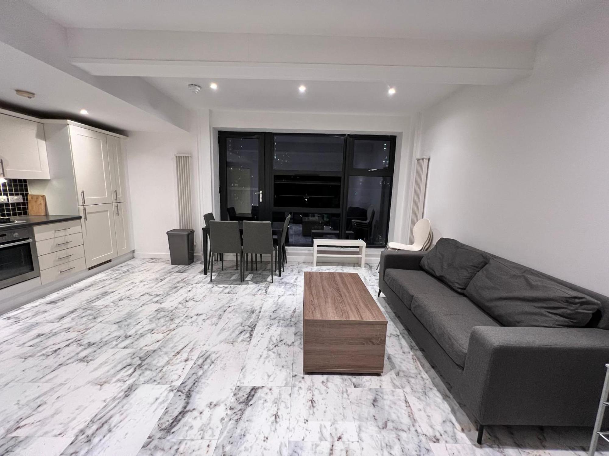 Deluxe Entire With 2x Bedrooms, 2x Bathrooms And A Big Living In The Olympic Park And Westfield At Stratford