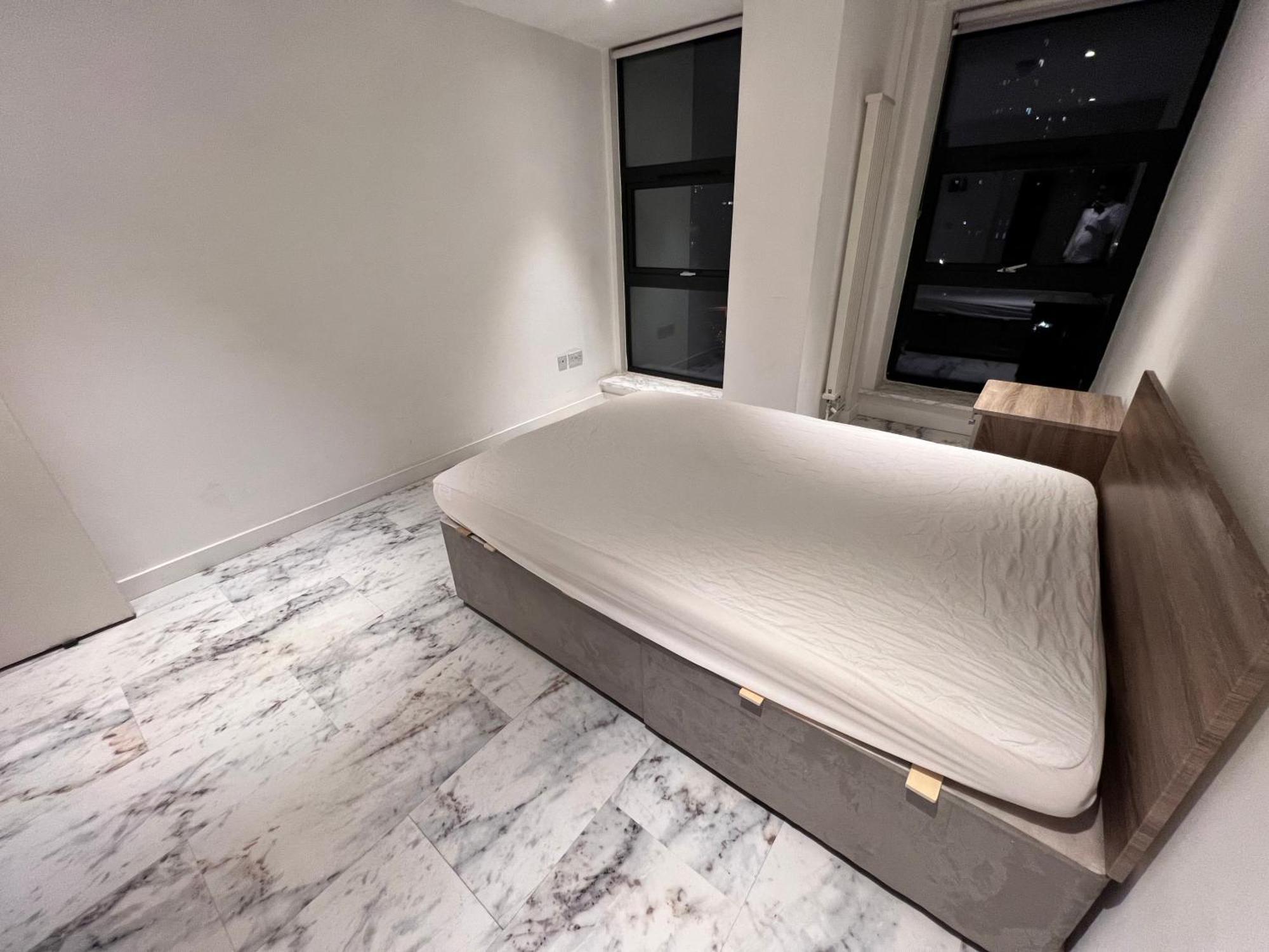 Deluxe Entire With 2x Bedrooms, 2x Bathrooms And A Big Living In The Olympic Park And Westfield At Stratford