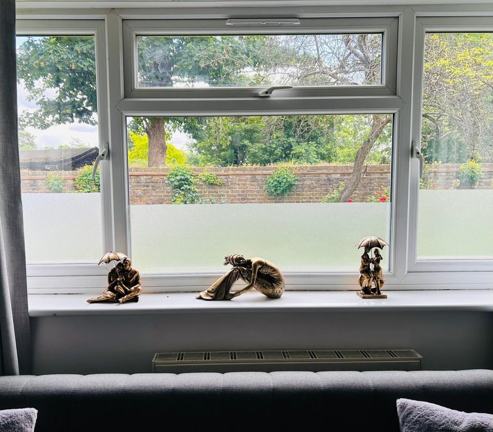 One Bedroom Flat In Chiswick W4 * Londen