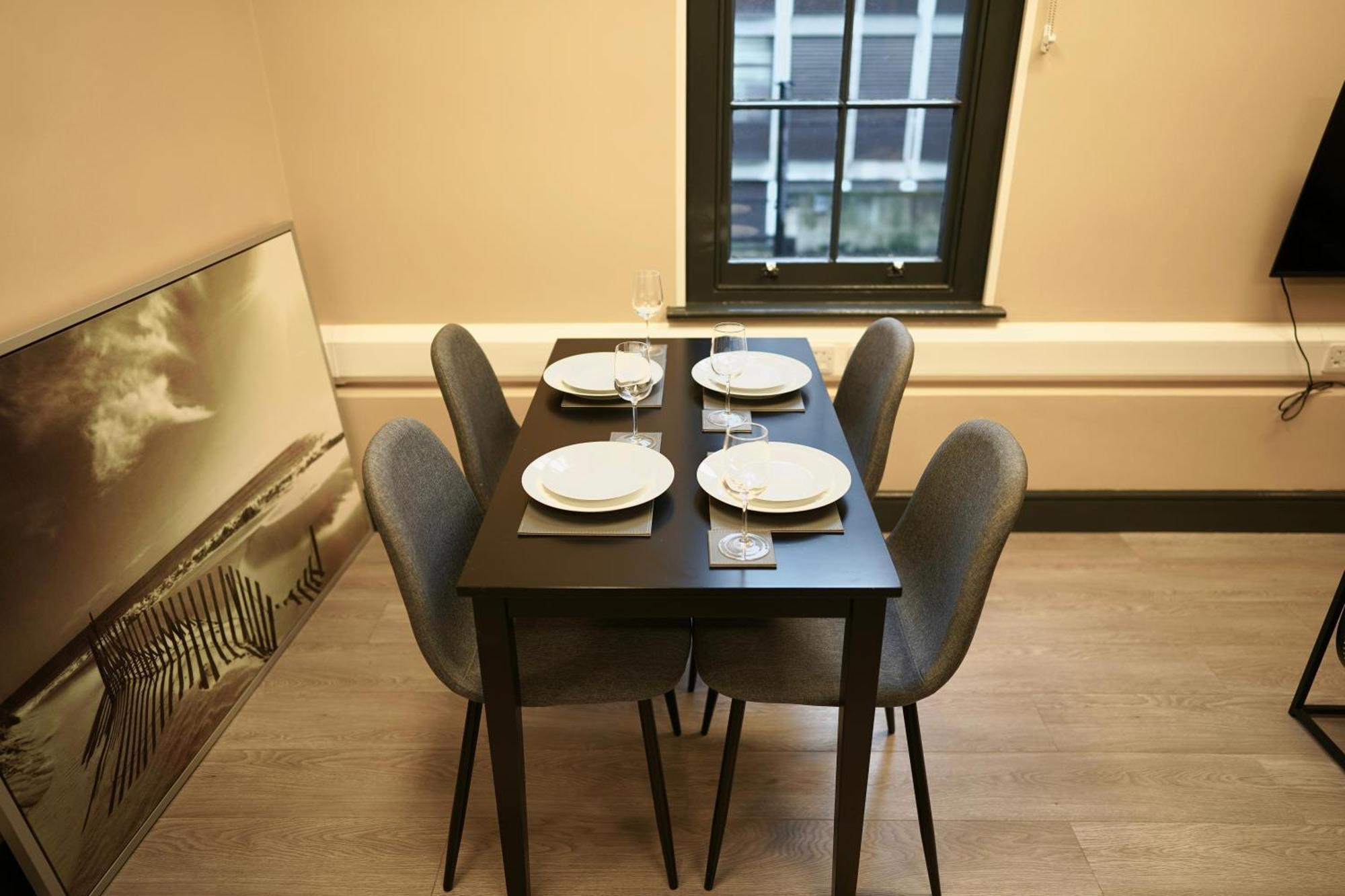 Charming 1br Flats In The Heart Of Of *