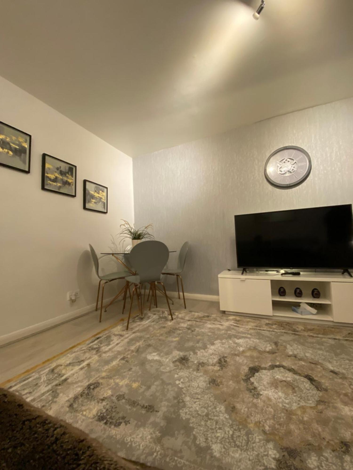 One Bedroom Flat In Chiswick W4 Appartement