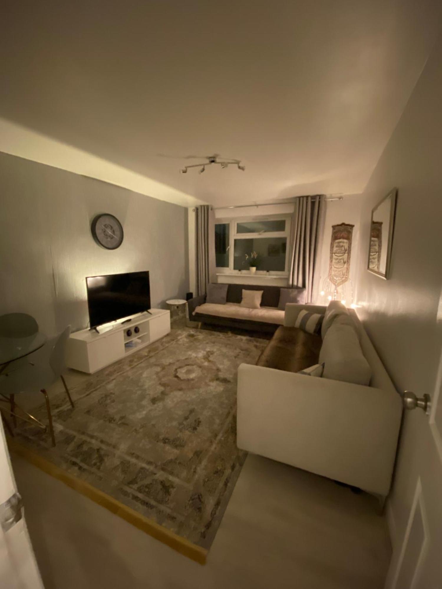 One Bedroom Flat In Chiswick W4 Appartement *