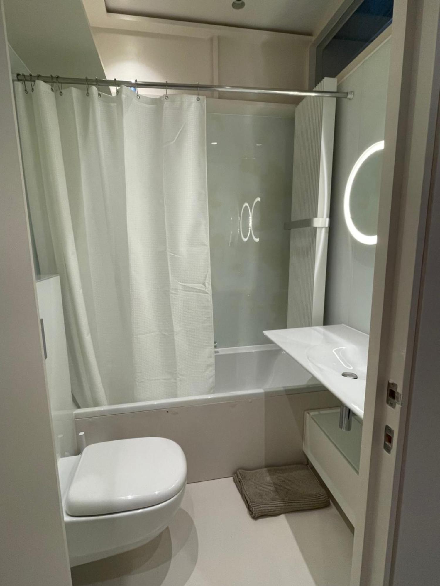 Modern Self-contained Ground And Basement * Londres