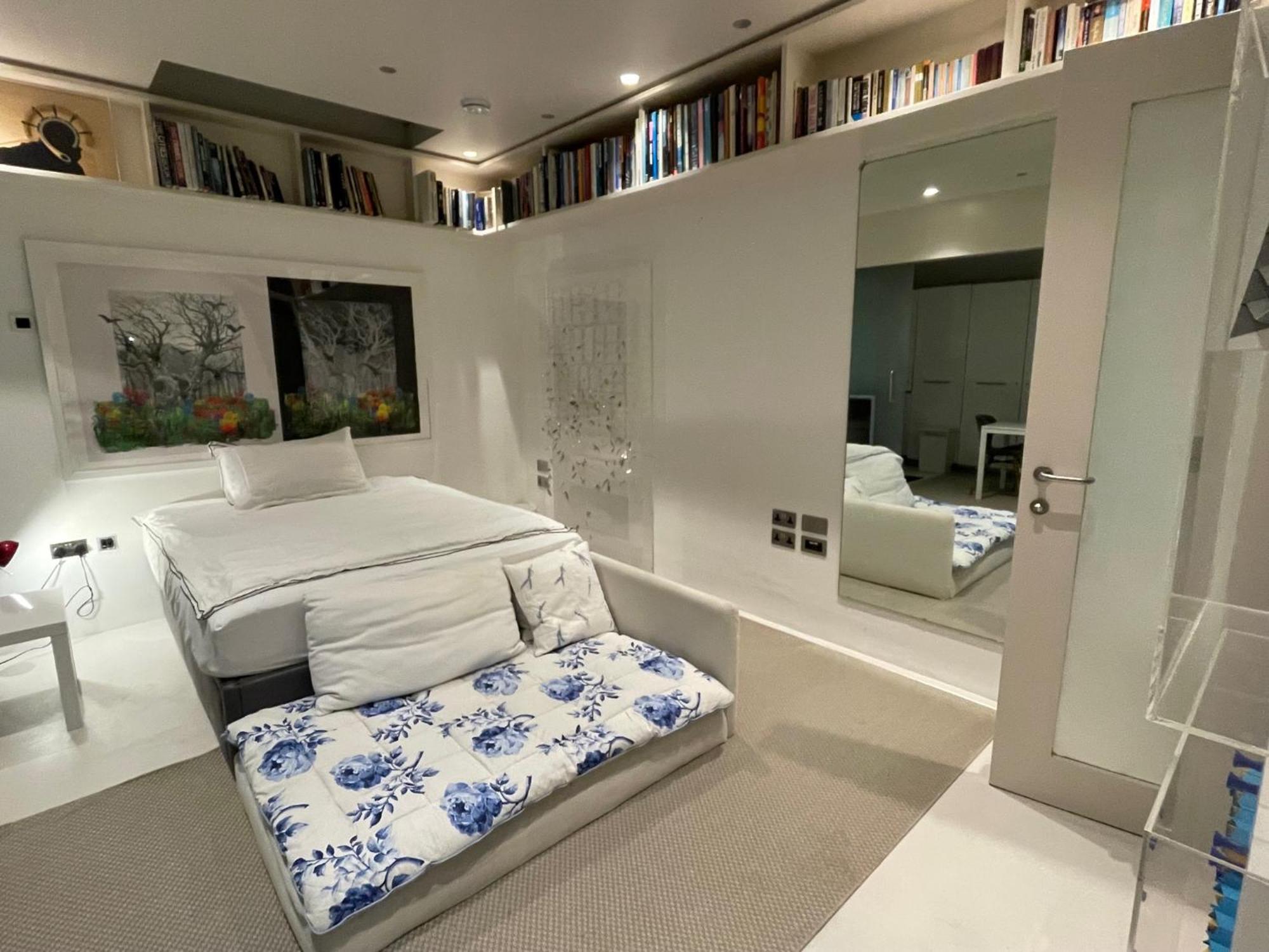 Modern Self-contained Ground And Basement Apartamento *