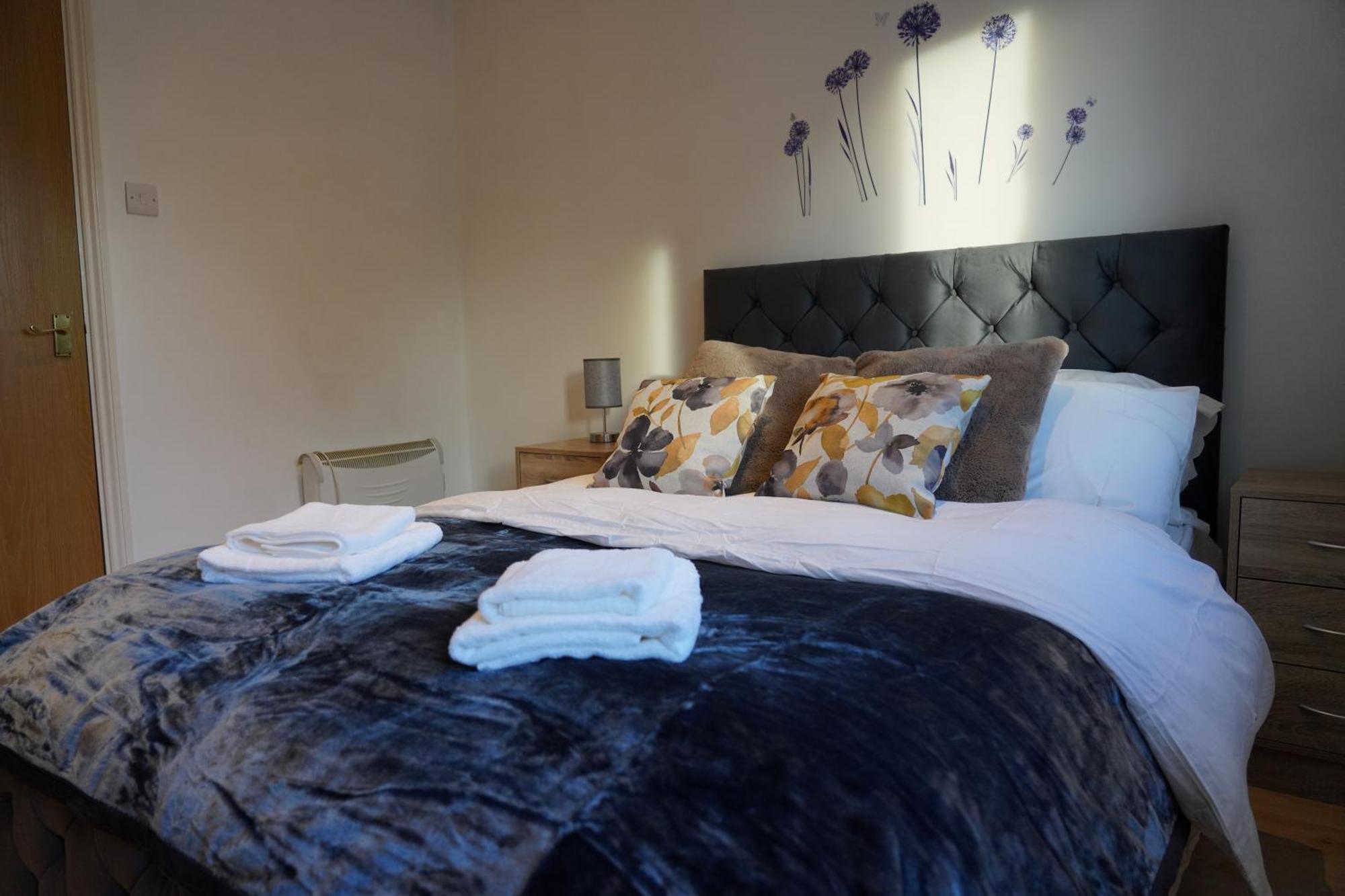 The Cosy Bay Near Tower Bridge *