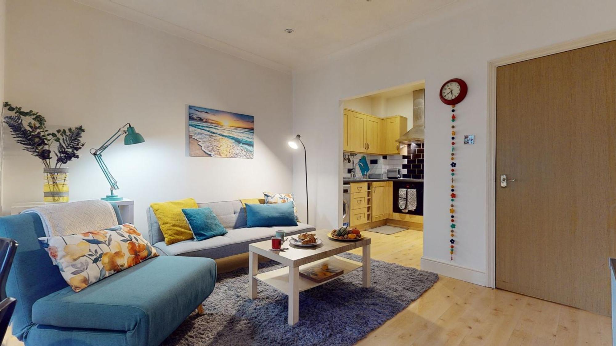 The Cosy Bay Near Tower Bridge Londres