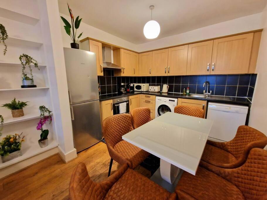 4 Bedroom, 3 Bathroom Private House In London, 3 Minutes Walk To Edgware Road Station Londres