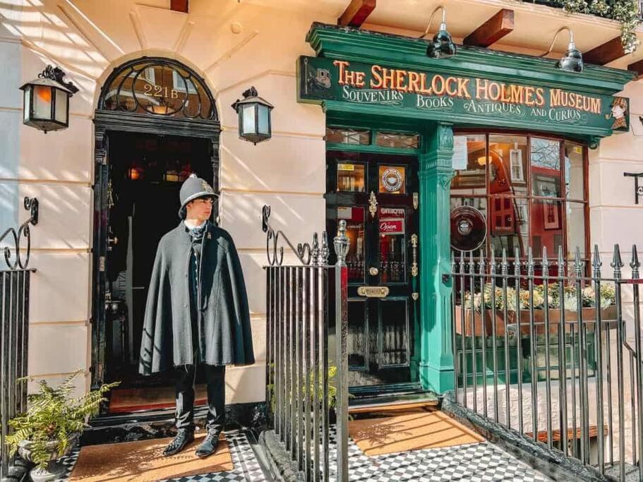 Hébergement de vacances 4 Bedroom, 3 Bathroom Private House In London, 3 Minutes Walk To Edgware Road Station *