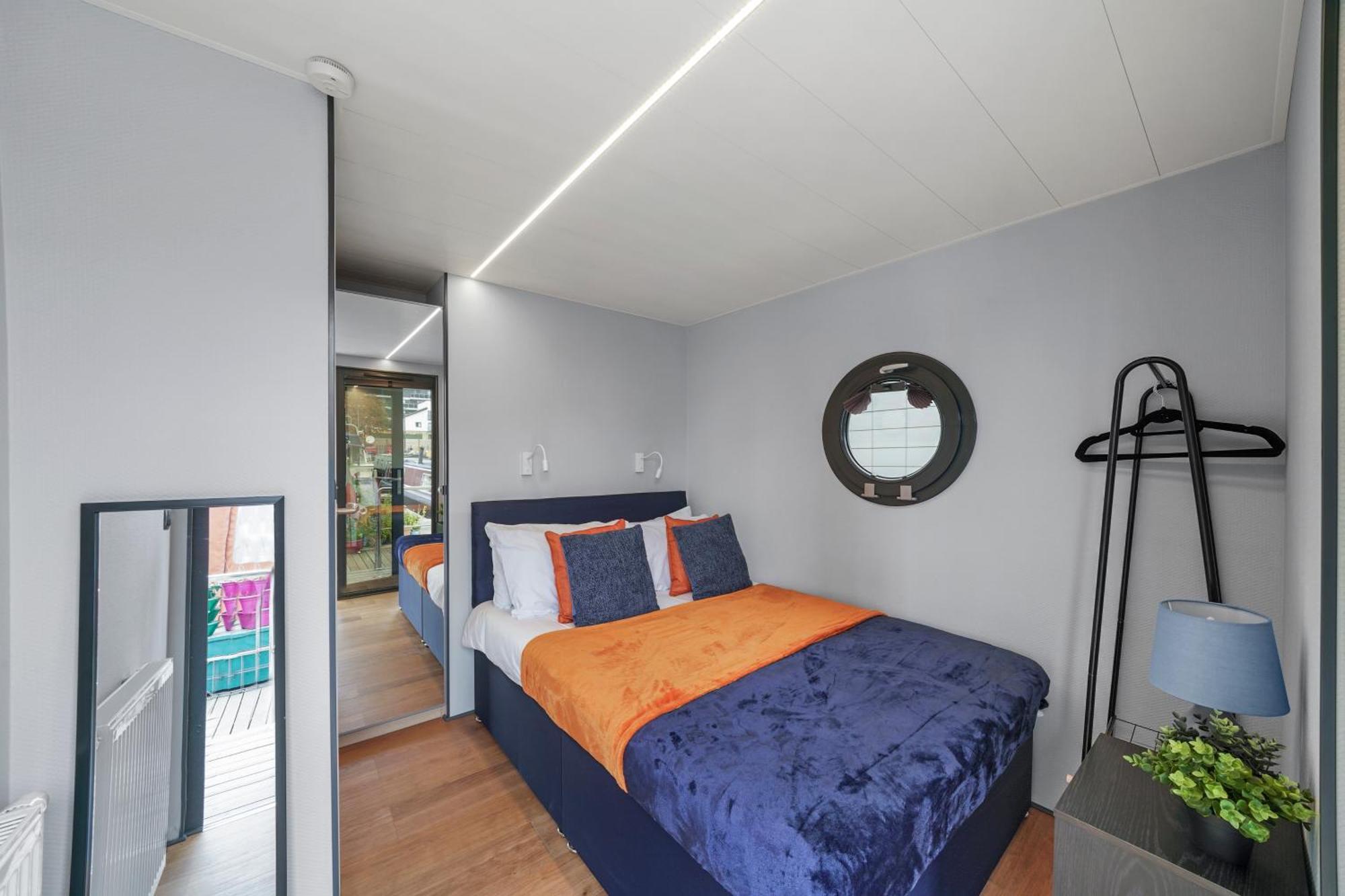 Bateau-hôtel Unique Water In - Sleeps 6