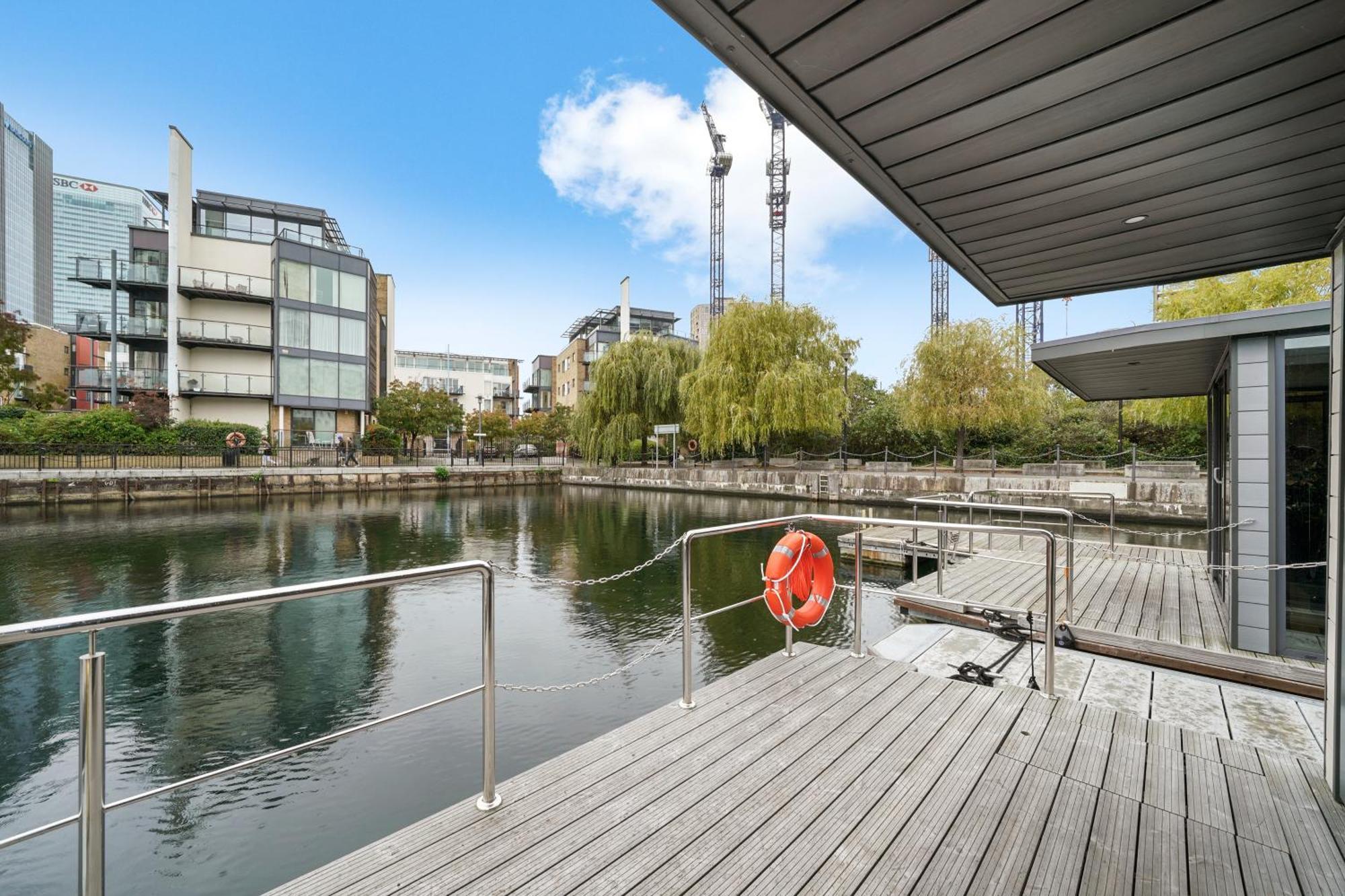 Unique Water In - Sleeps 6 Botel *