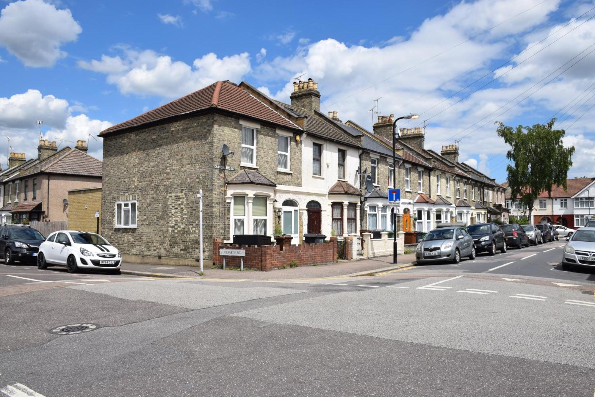 Chandos - 4 Bedroom House - 20 Mins To Centre Hébergement de vacances Londres