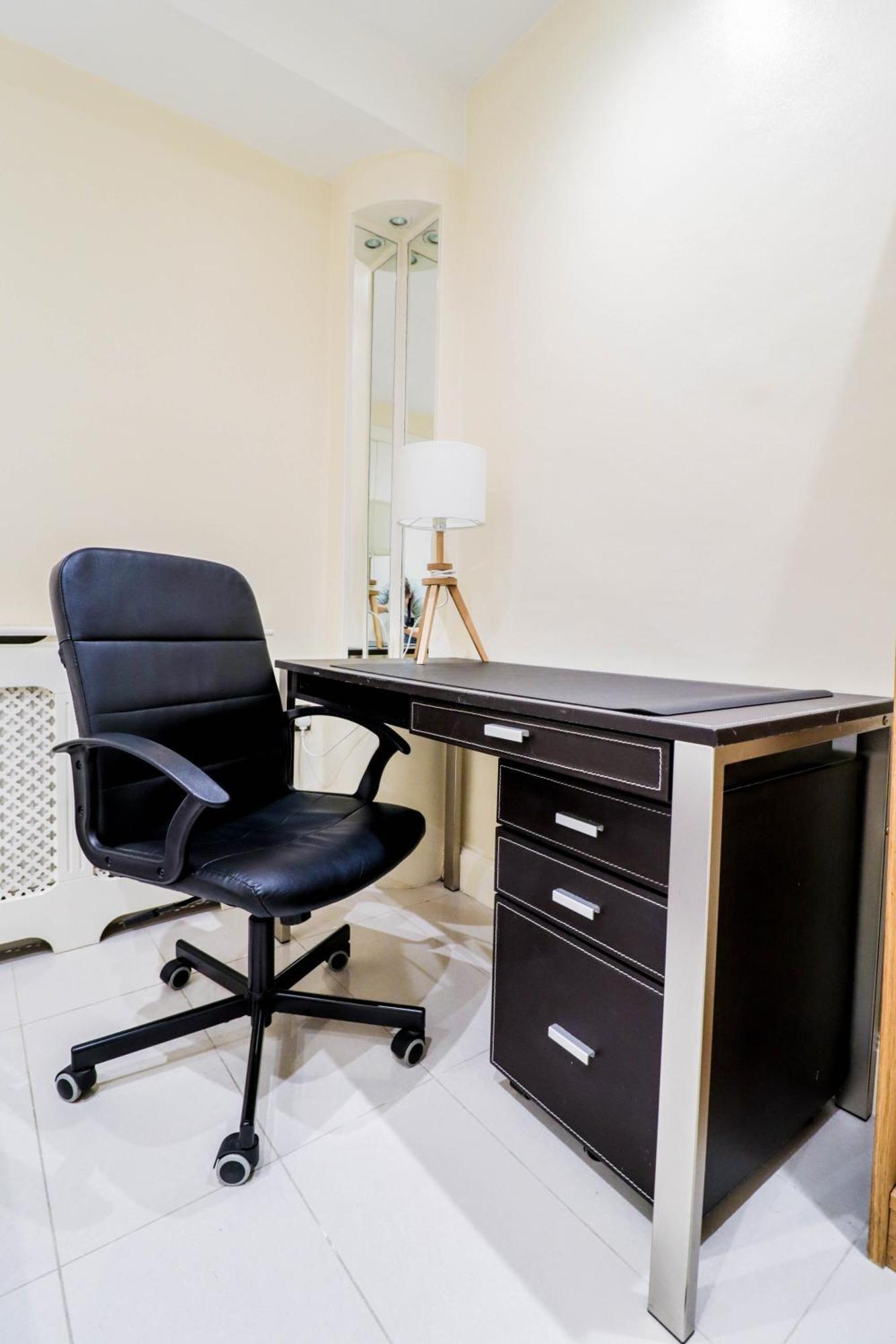 Spacious 4-bed In St.john's Wood Apartamento Londres