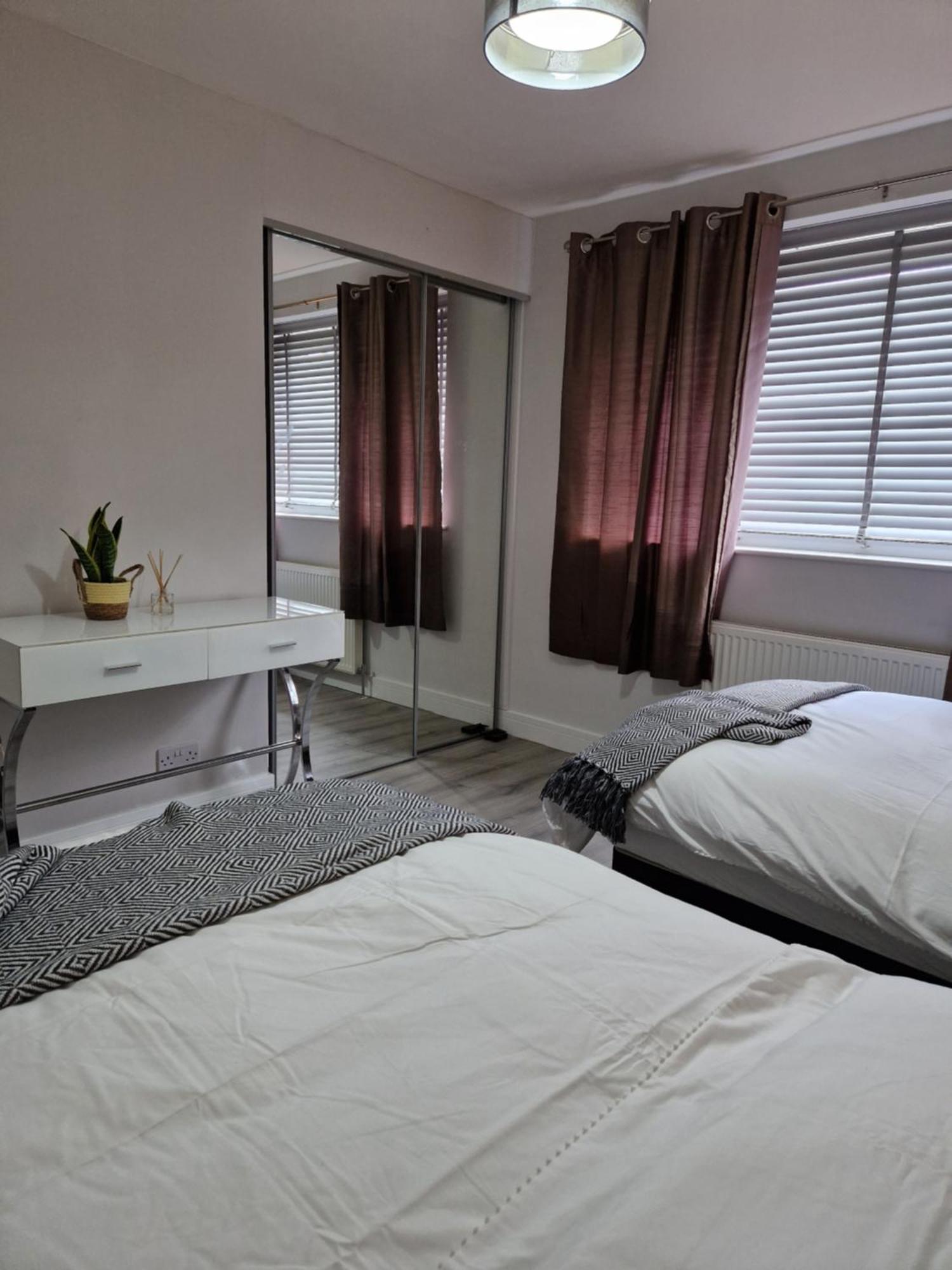 Stylish 2 Bed Home- Short Walk To Tottenham Stadium/stations * Londres