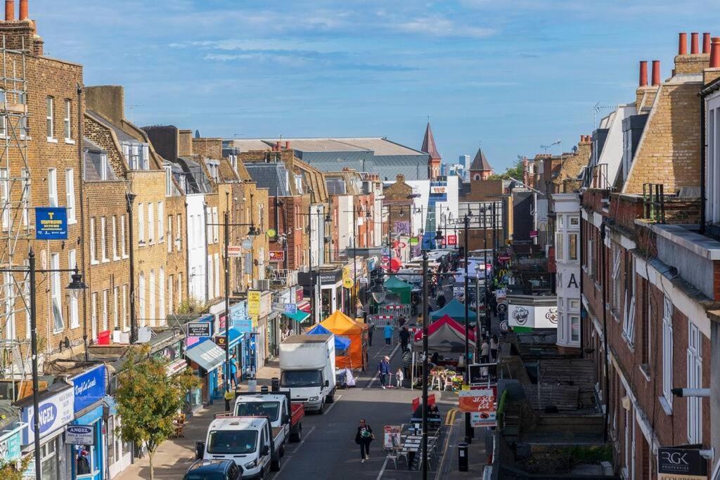 Spacious On Chapel Market Londen