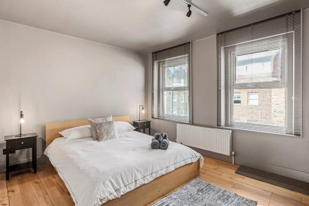 Spacious On Chapel Market Londen