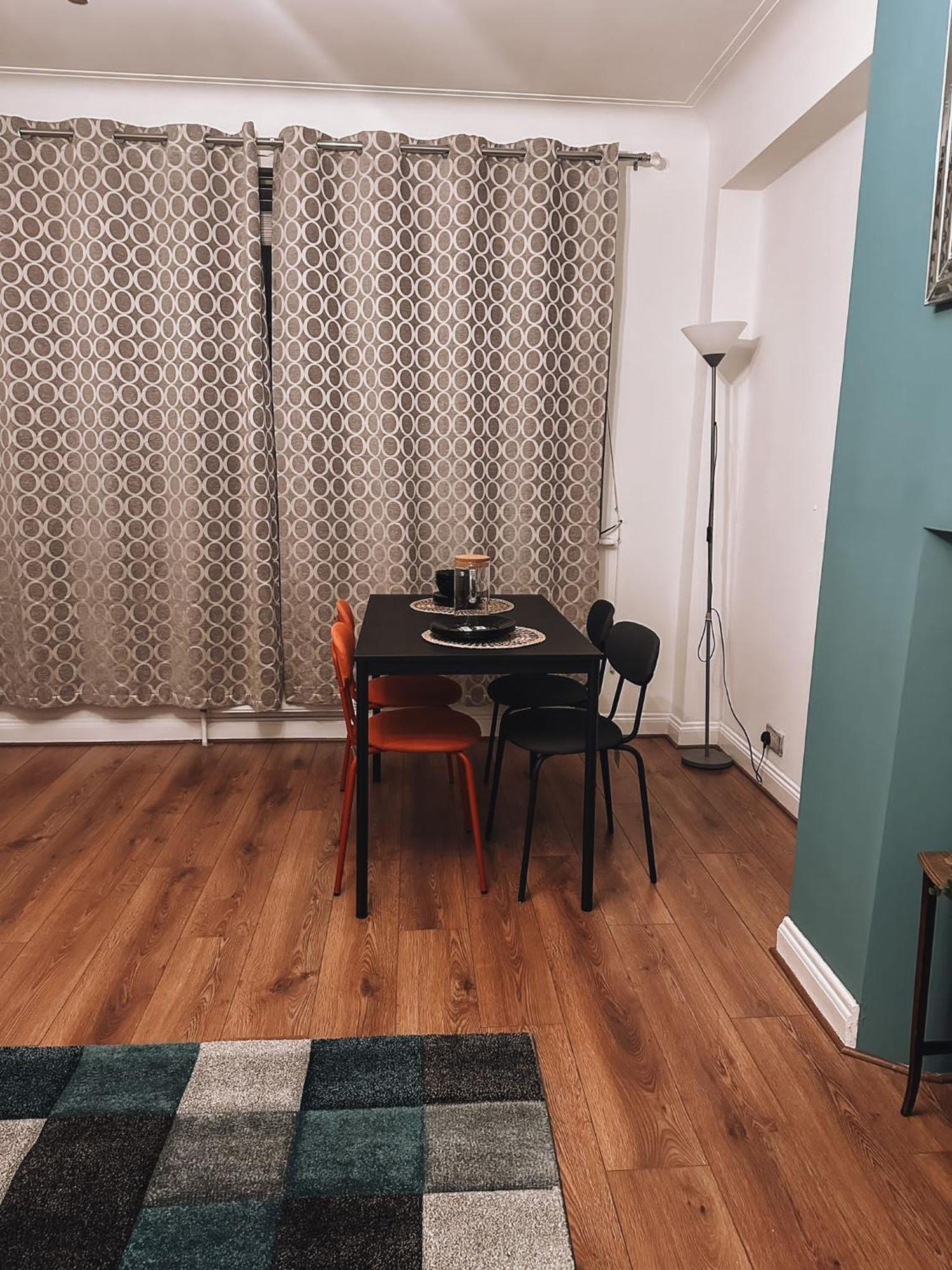 Apartment Cosy 2 Bedroom In Swiss Cottage.