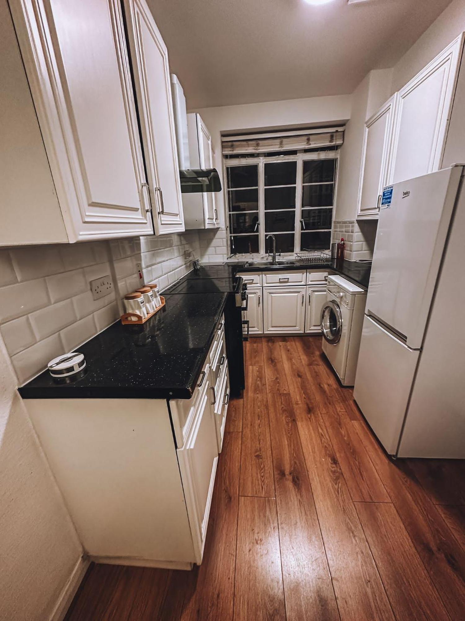 Cosy 2 Bedroom In Swiss Cottage. London