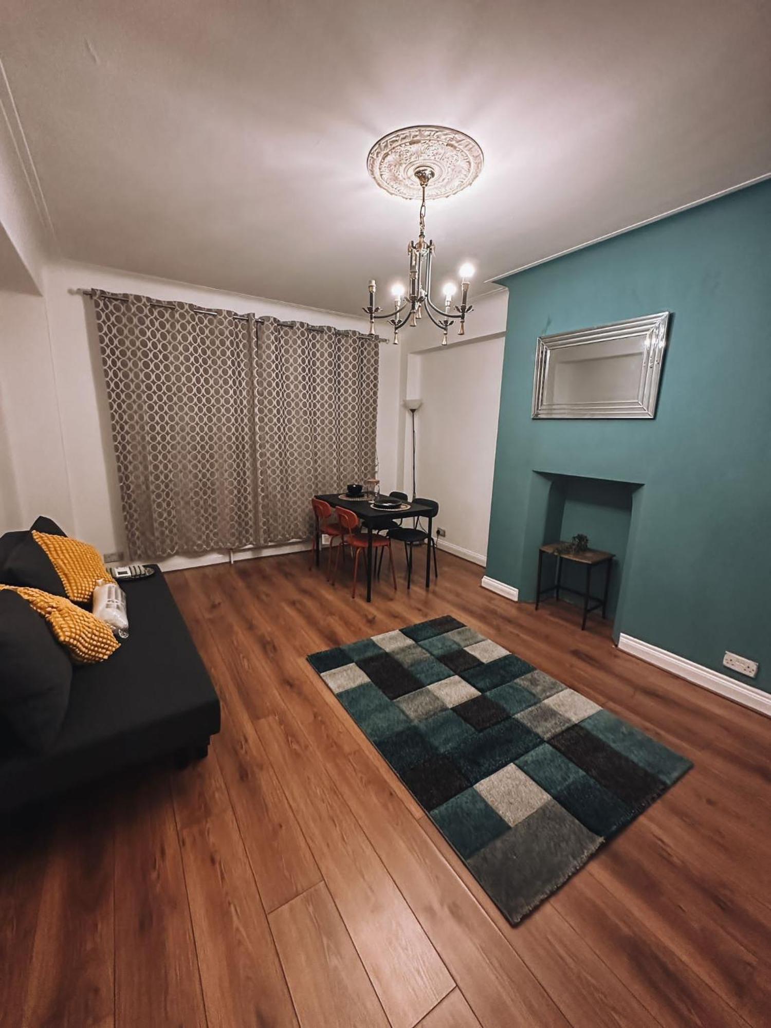 Apartment Cosy 2 Bedroom In Swiss Cottage. *