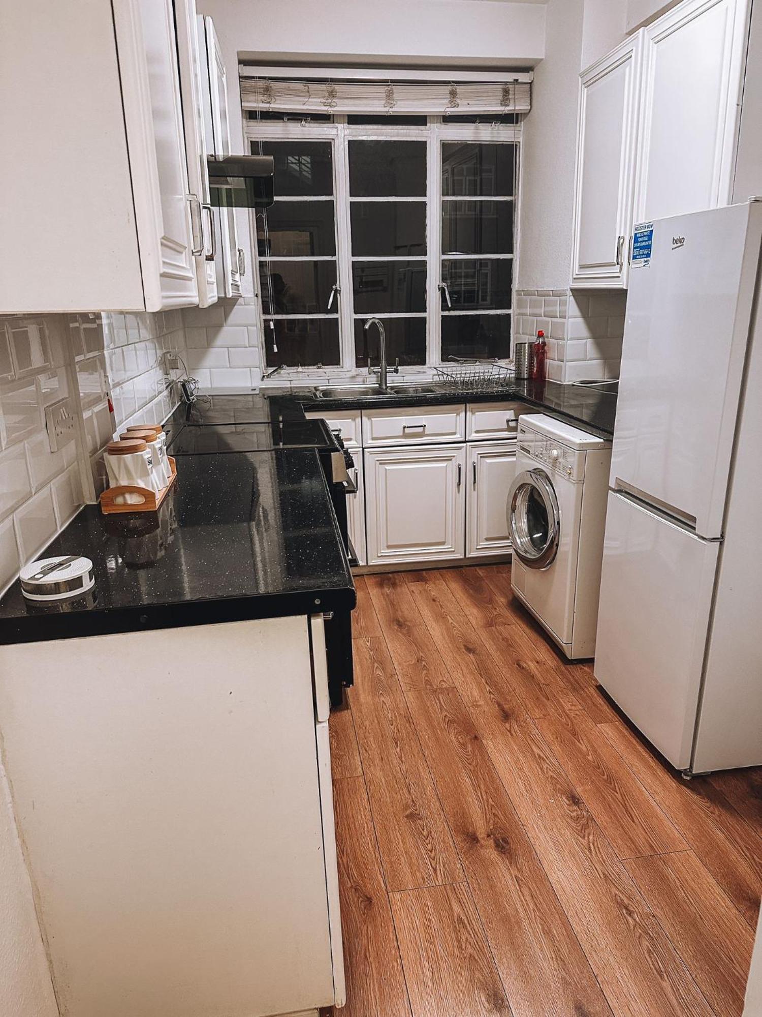 Apartment Cosy 2 Bedroom In Swiss Cottage.
