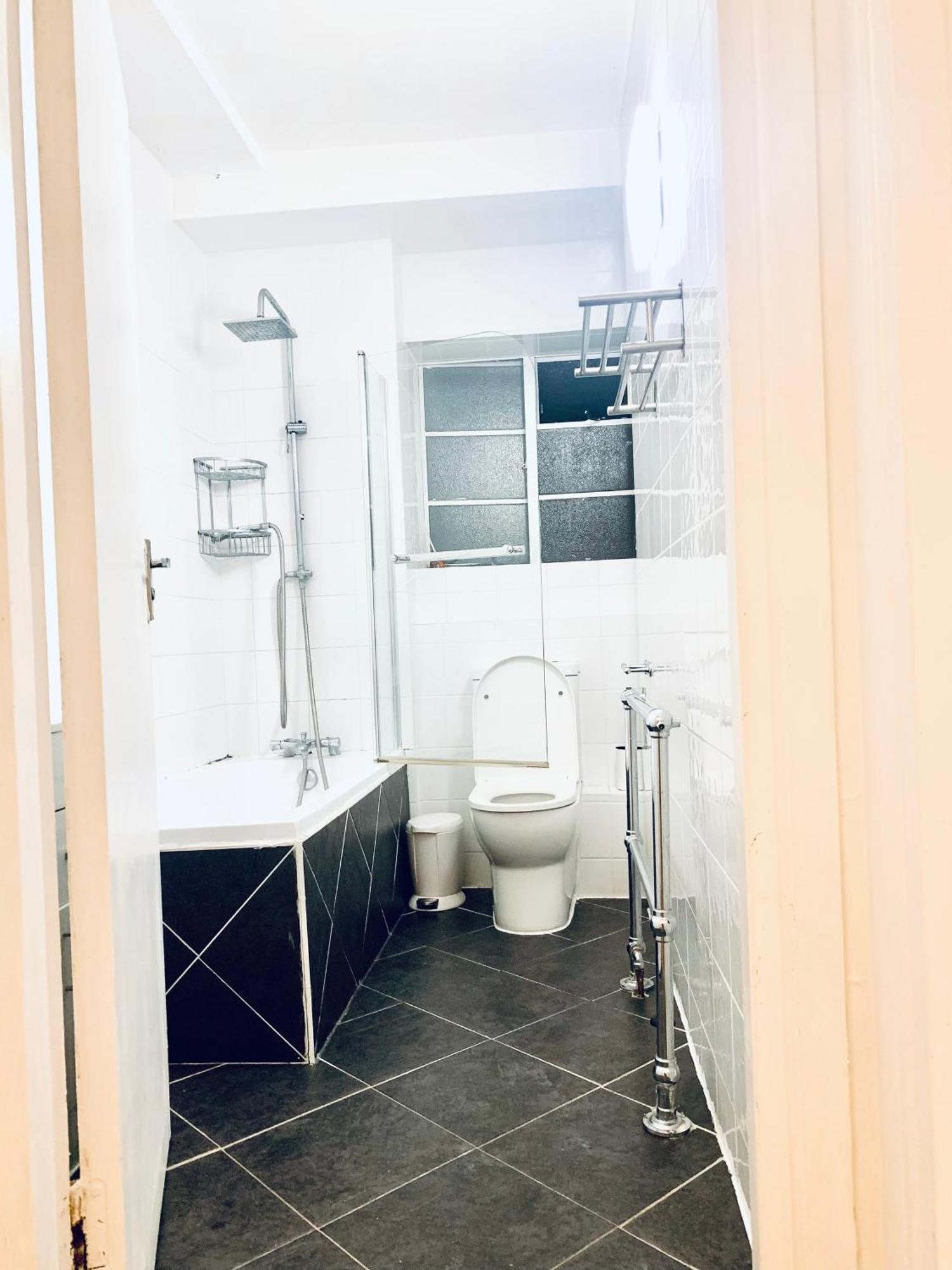 Cosy 2 Bedroom In Swiss Cottage. * London