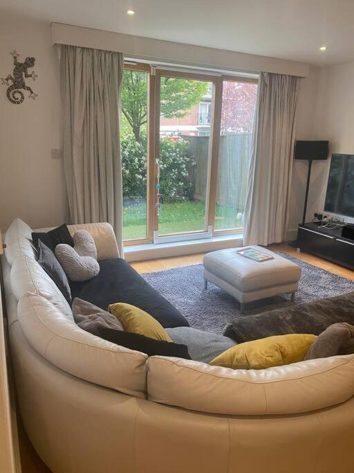 Apartamento Lovely And Spacious Wimbledon Flat *