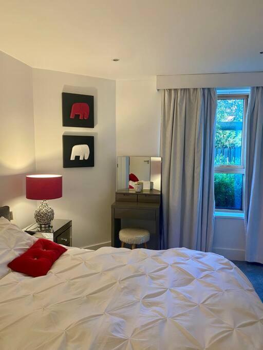 Lovely And Spacious Wimbledon Flat * Londres