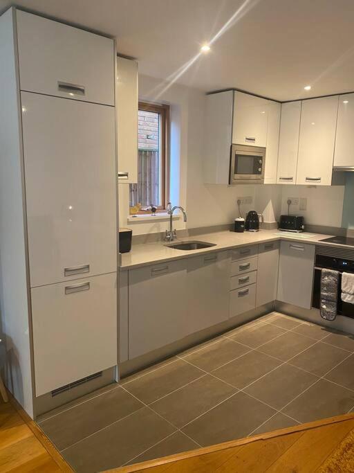 Lovely And Spacious Wimbledon Flat * Londres
