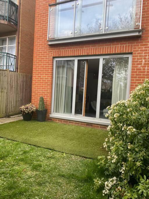 Lovely And Spacious Wimbledon Flat Londres