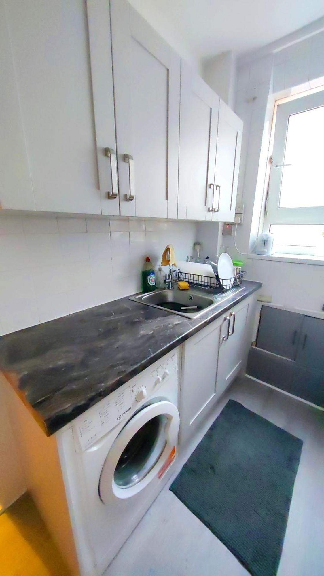 Spacious Flat With 2 To 3 Bedrooms In Apartamento