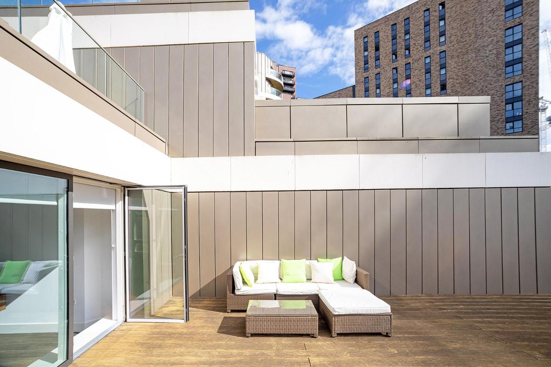 Modern, Stylish, Canalside Penthouse Next To Wembley Stadium! Londres