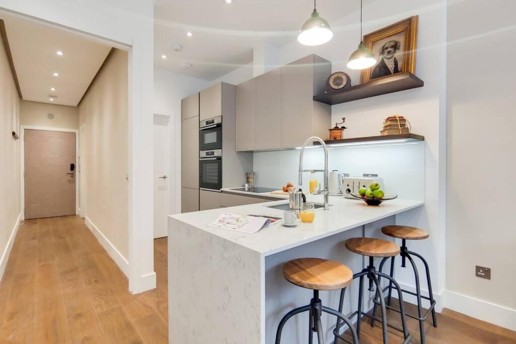 8 Borough - Modern & Elegant 2-bed, 2-bath Apartamento Londres