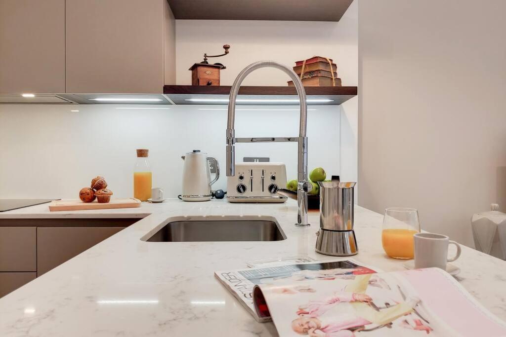 Apartamento 8 Borough - Modern & Elegant 2-bed, 2-bath *