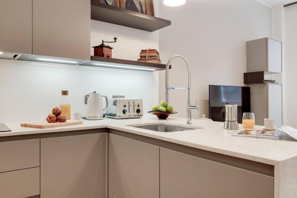 8 Borough - Modern & Elegant 2-bed, 2-bath * Londres