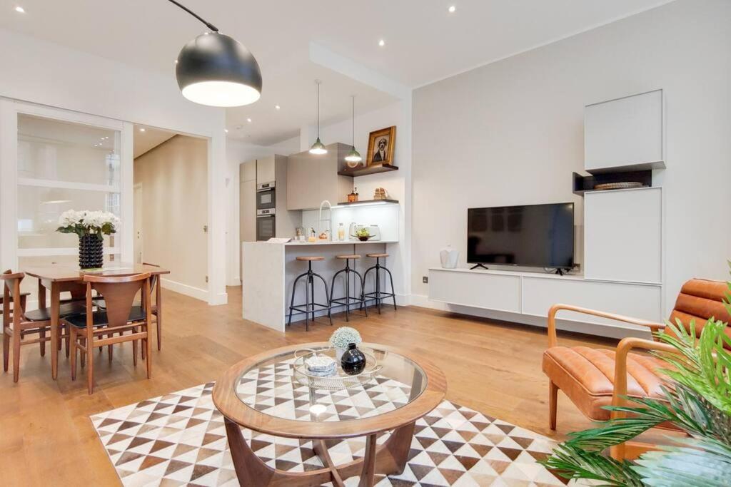 Apartamento 8 Borough - Modern & Elegant 2-bed, 2-bath *