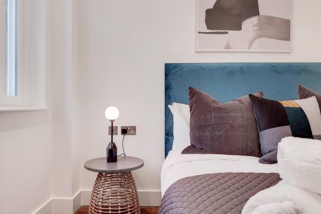 8 Borough - Modern & Elegant 2-bed, 2-bath Apartamento Londres