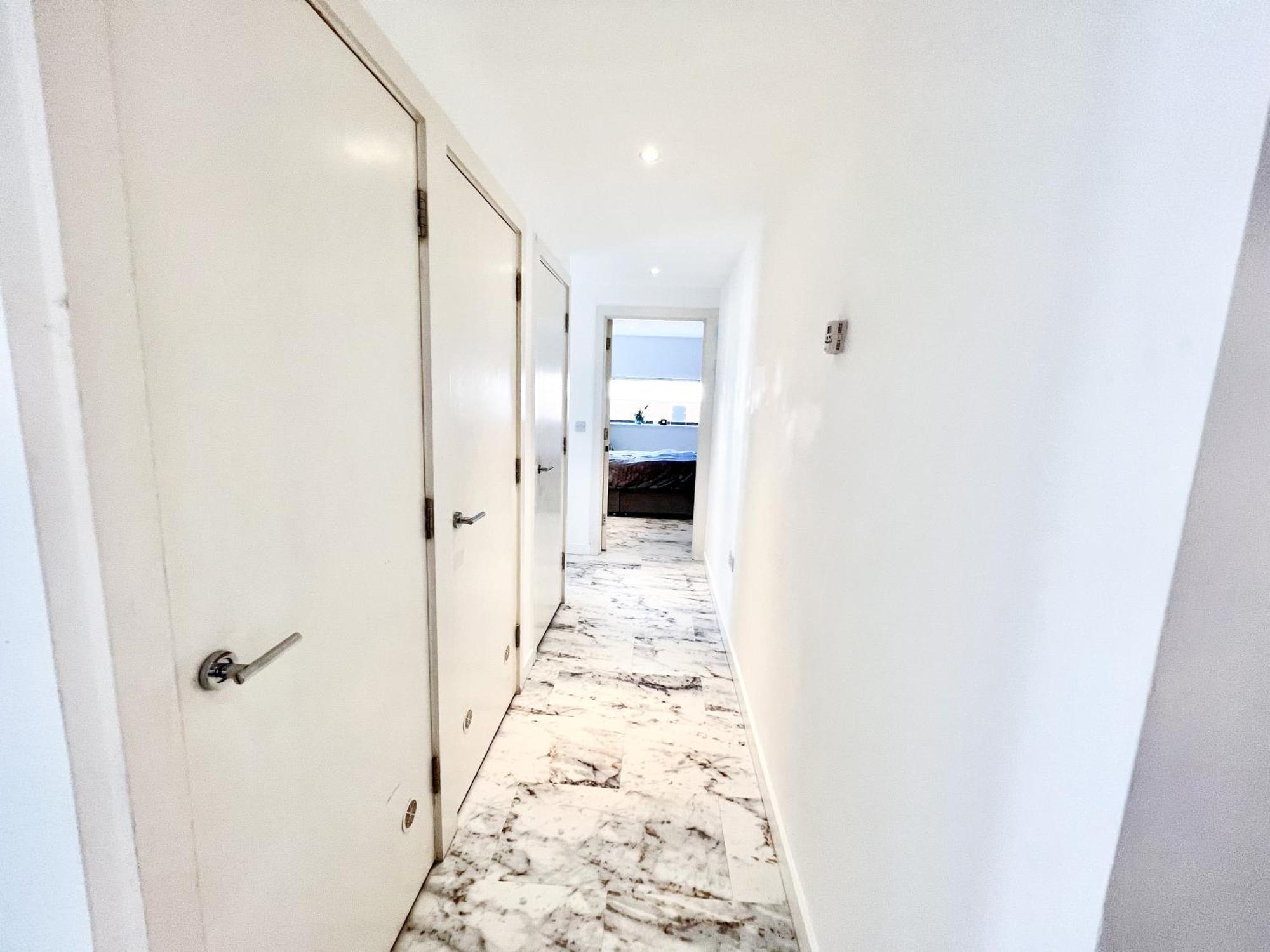 Deluxe Entire With 2x Bedrooms, 2x Bathrooms And A Big Living In The Olympic Park And Westfield At Stratford Aparthotel *