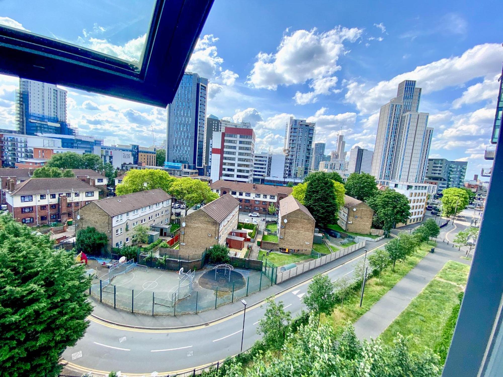 Deluxe Entire With 2x Bedrooms, 2x Bathrooms And A Big Living In The Olympic Park And Westfield At Stratford Londres