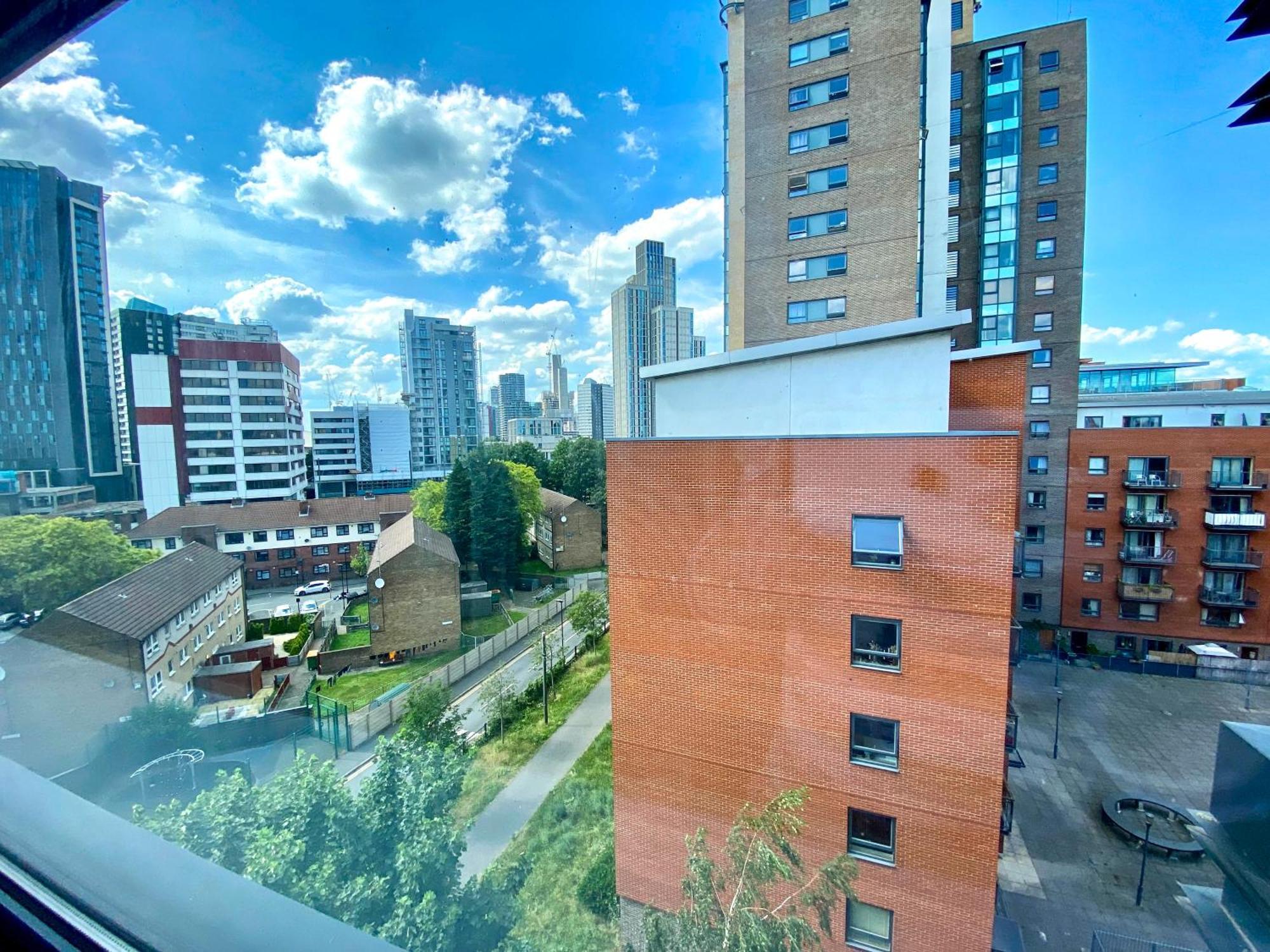 Deluxe Entire With 2x Bedrooms, 2x Bathrooms And A Big Living In The Olympic Park And Westfield At Stratford Londres
