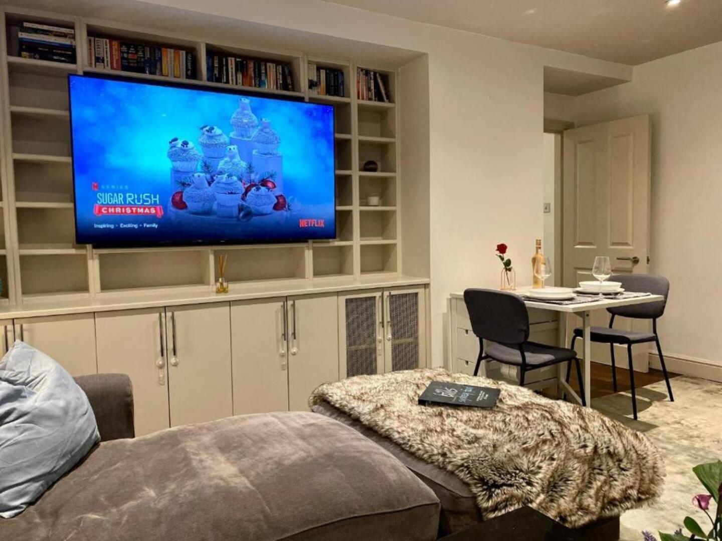 Niru Experience Hidden Gem In Chelsea 2bd 2ba Apartment London