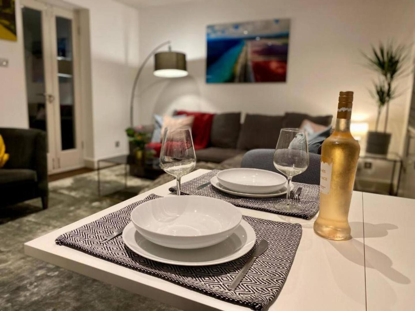 Niru Experience Hidden Gem In Chelsea 2bd 2ba