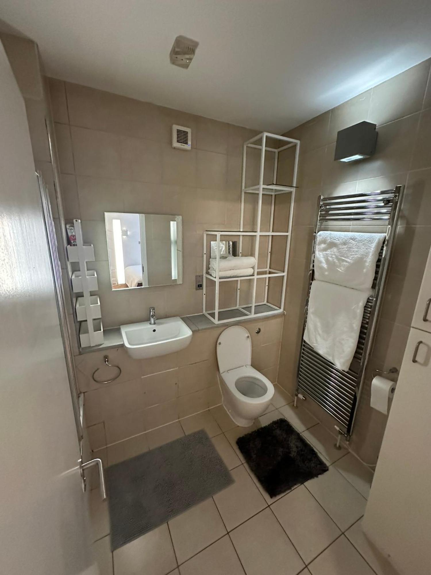 Double Bedroom With Shared Bathroom Stunning Location Apartamento