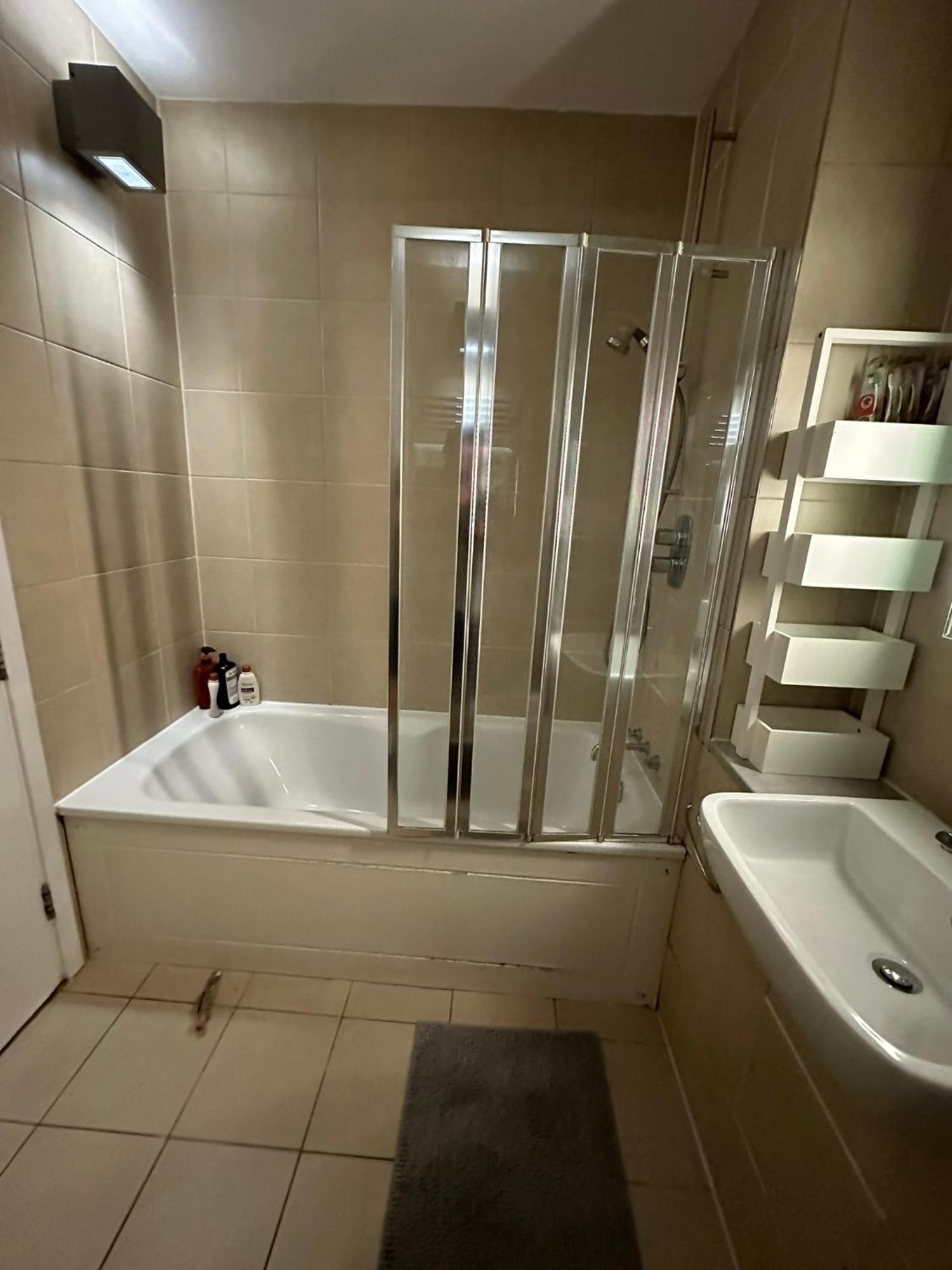 Apartamento Double Bedroom With Shared Bathroom Stunning Location