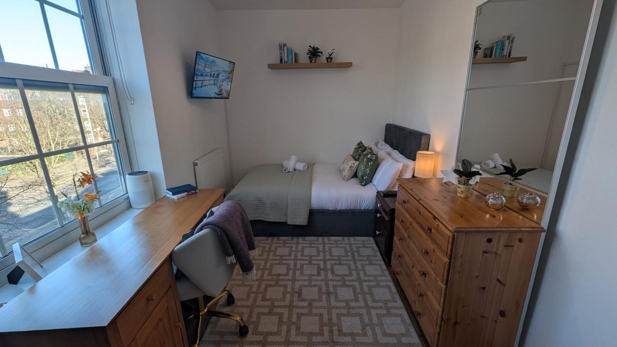 Single Close To Battersea