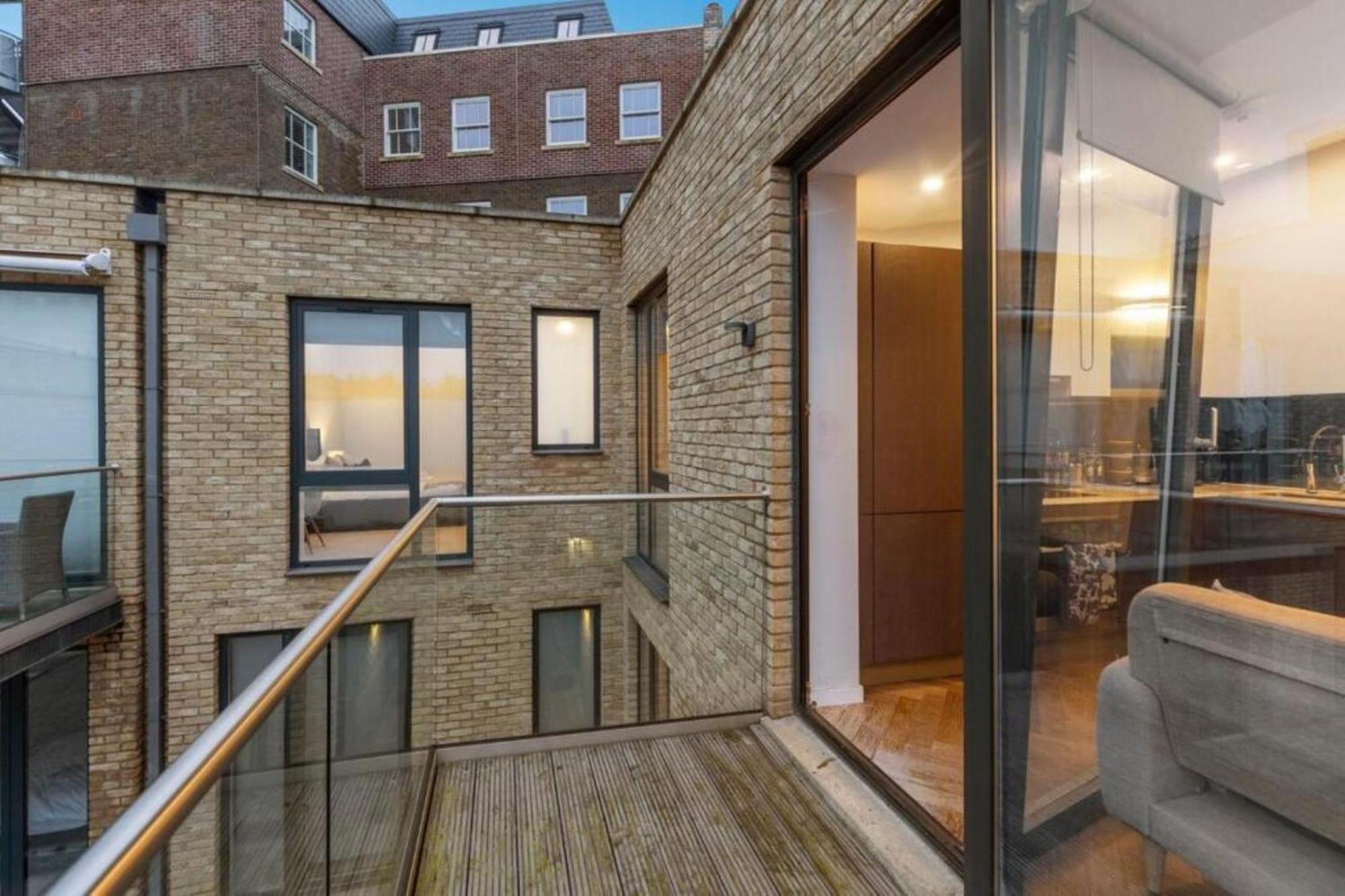 Modern Simplicity, Minimalist 2br Flat In * Londres