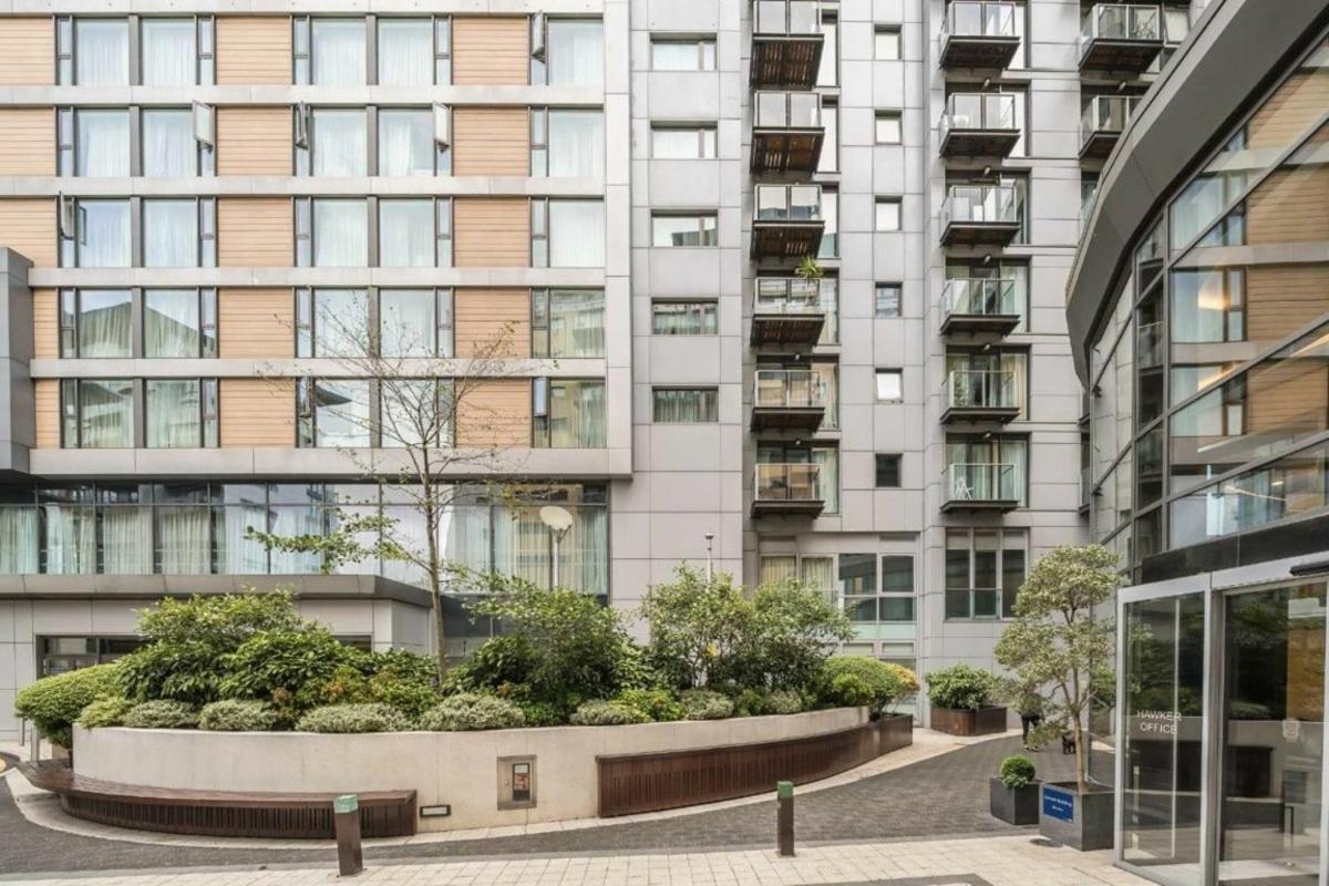 Elegant Designer By Chelsea Bridge & Battersea Power Station * Londres