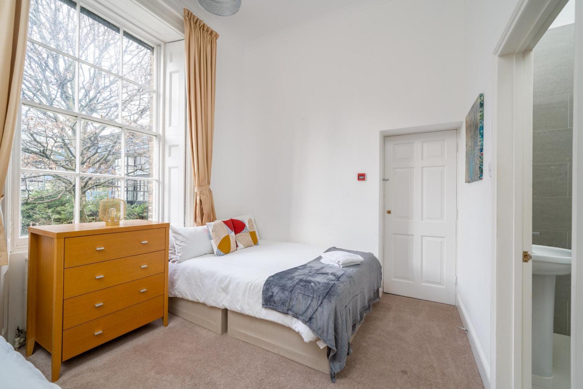 Apartamento Space And Comfort, 5 Mins Walk To Tube Station, Shops Easy Access To Excel, O2 Arena And Airport, Free Parking Londres