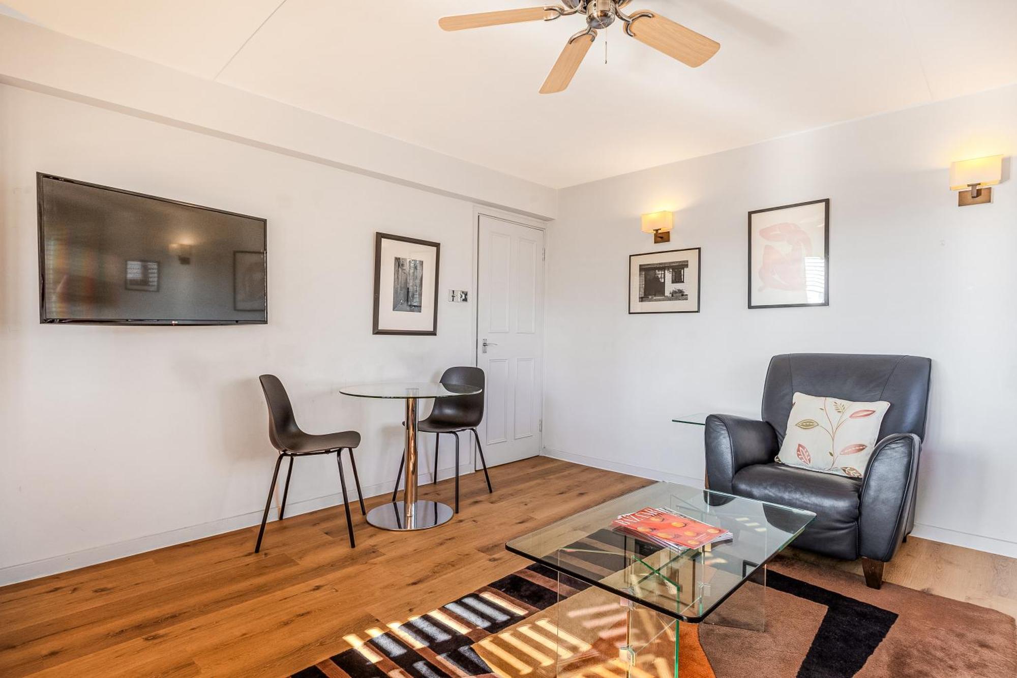 Covent Garden 1br Flat With Balcony * Londres