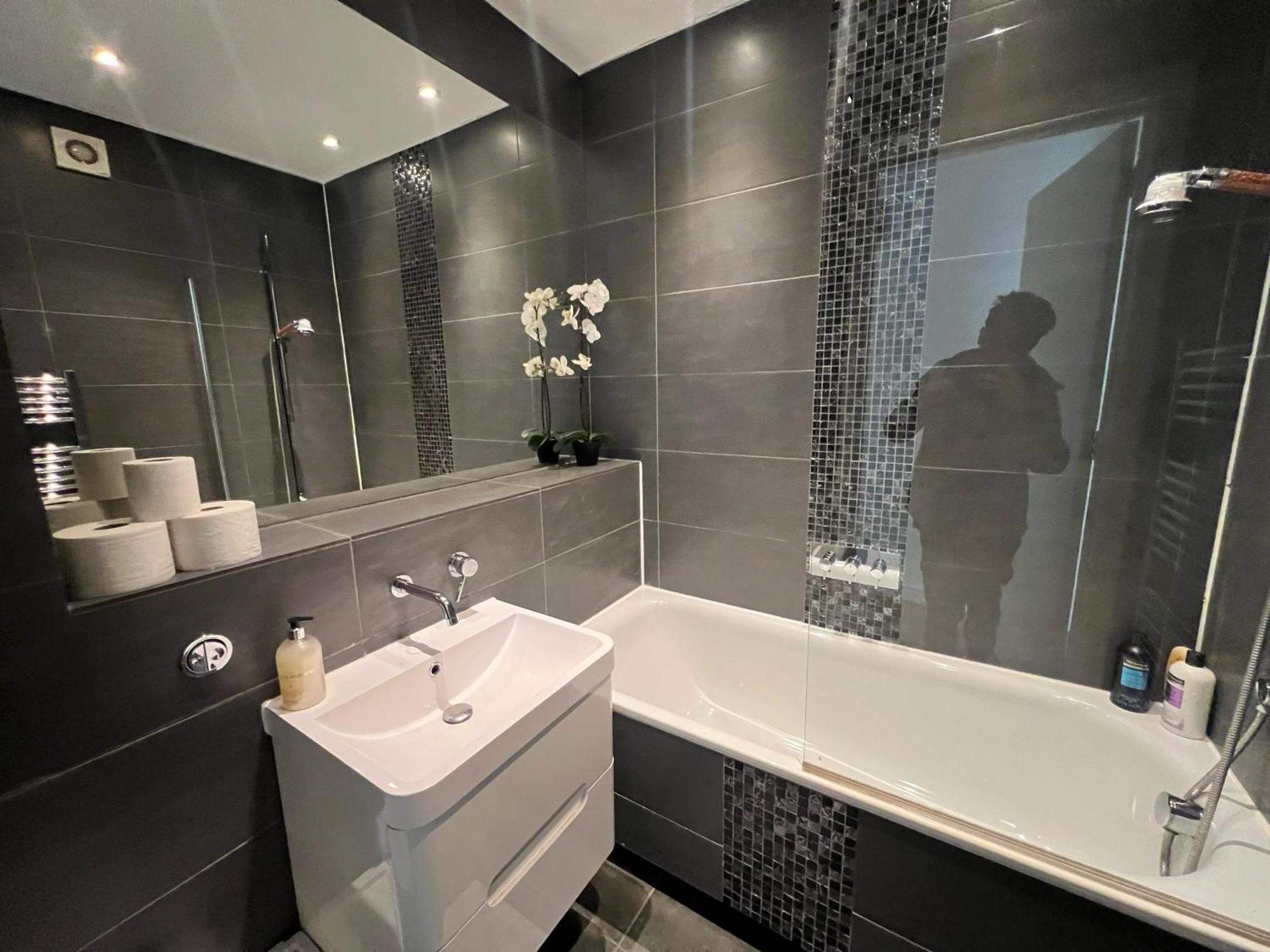 Appartement Sleek 3-bedroom Flat With Lift & Wi-fi In Southwark, Borough Near The Shard