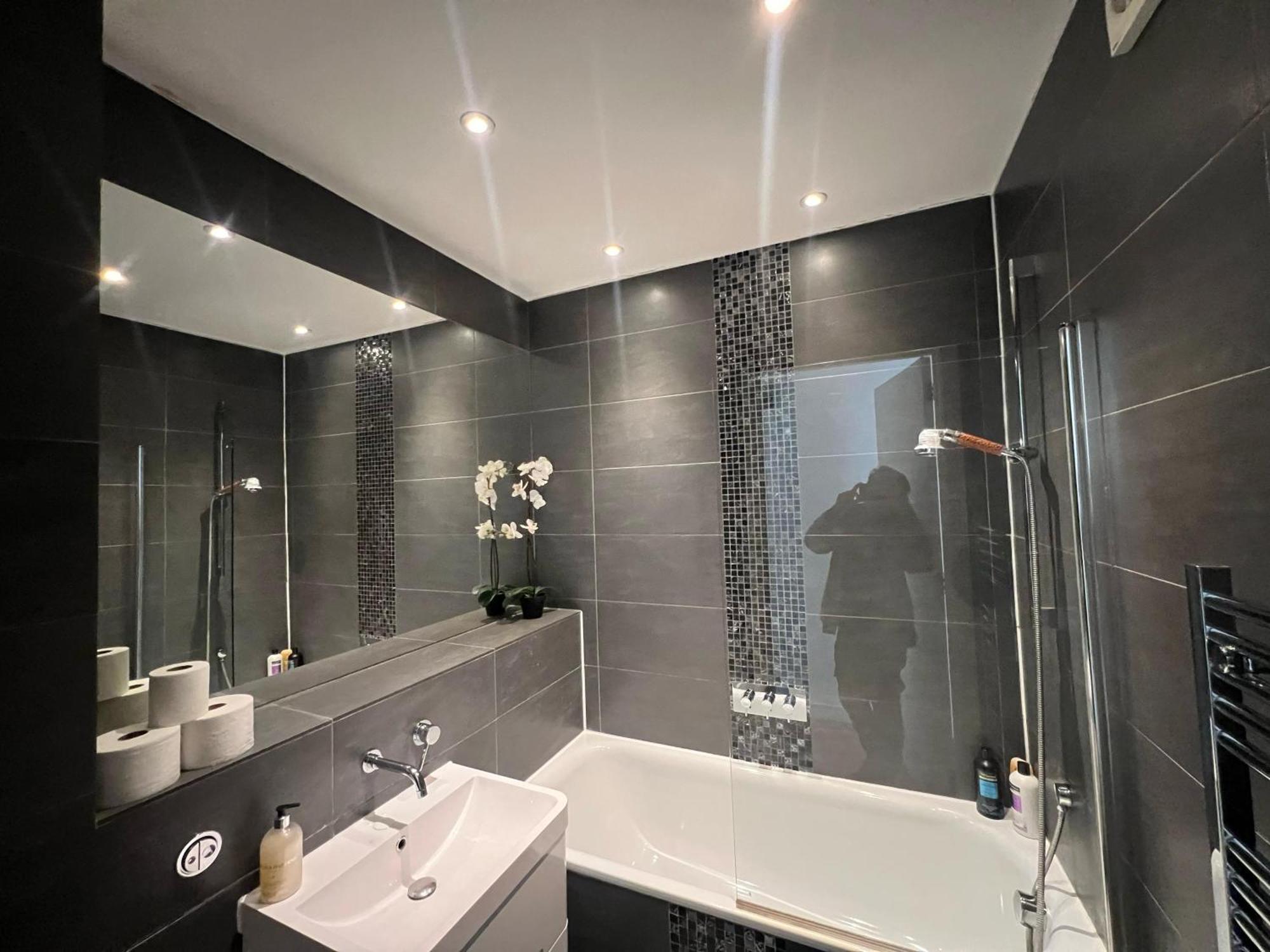 Sleek 3-bedroom Flat With Lift & Wi-fi In Southwark, Borough Near The Shard *